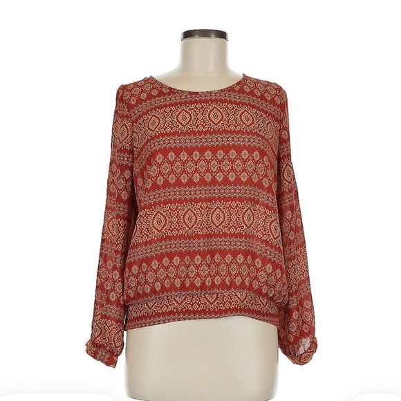 Umgee Red and Cream Patterned Blouse Size Medium, Open Back Slit , Cute - Picture 1 of 6